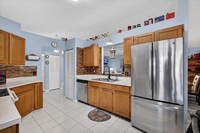 Welcome to this charming single-story residence in Port st Lucie - photo 21