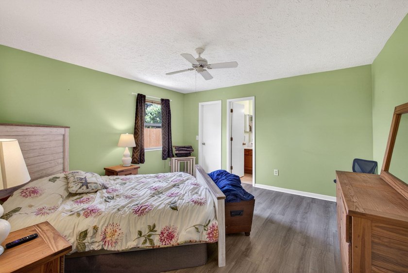 Welcome to this charming single-story residence in Port st Lucie - photo 28