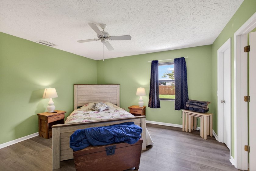 Welcome to this charming single-story residence in Port st Lucie - photo 29