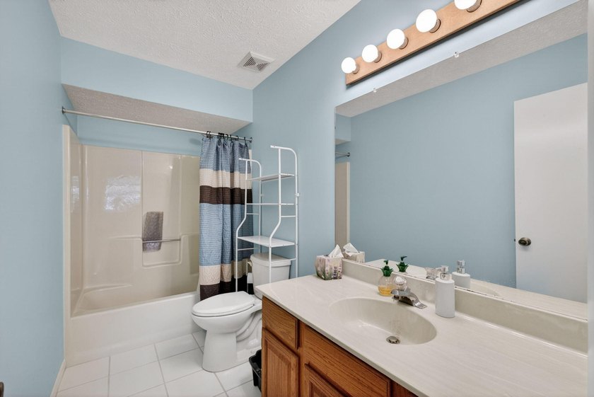 Welcome to this charming single-story residence in Port st Lucie - photo 34