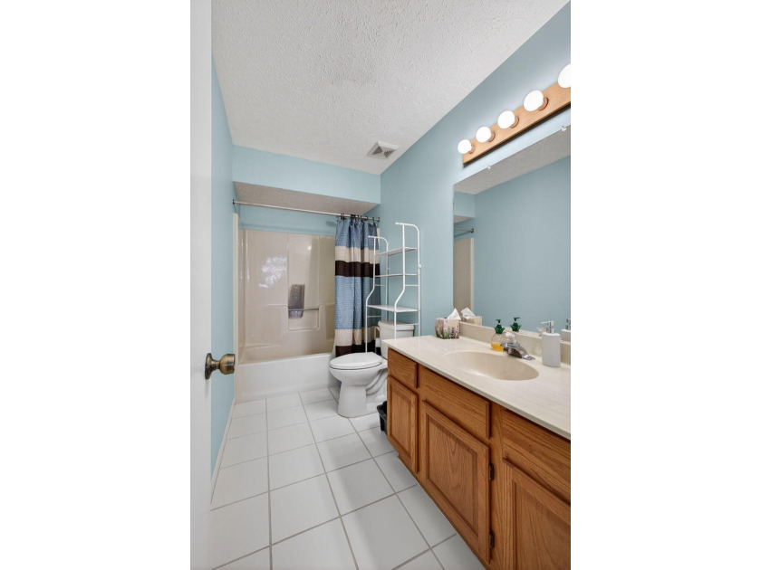 Welcome to this charming single-story residence in Port st Lucie - photo 35