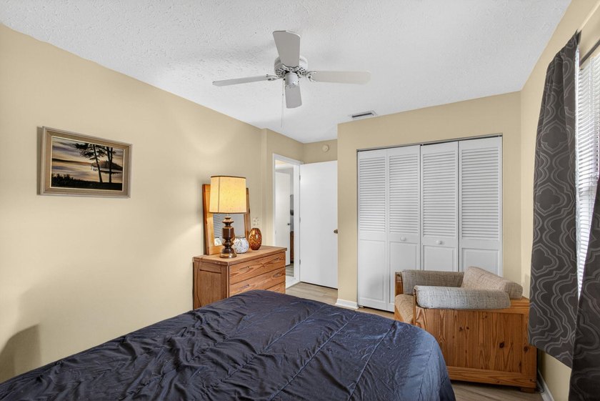 Welcome to this charming single-story residence in Port st Lucie - photo 37