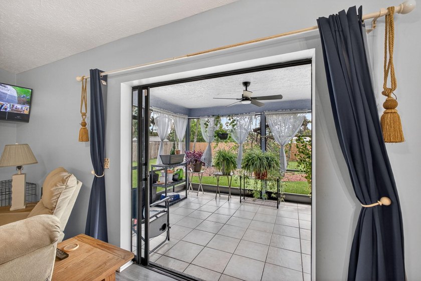 Welcome to this charming single-story residence in Port st Lucie - photo 44