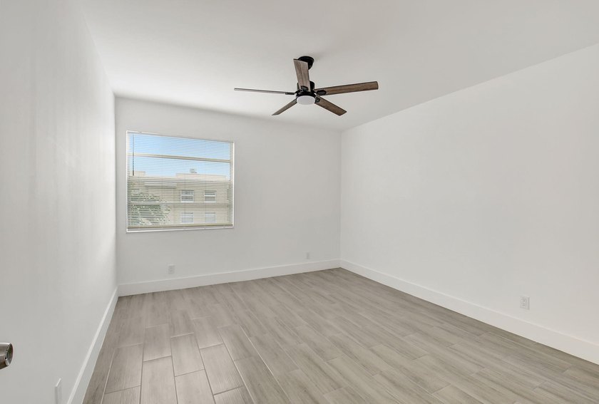 Beautifully updated 2-bedroom, 2-bathroom residence renovated in - photo 15