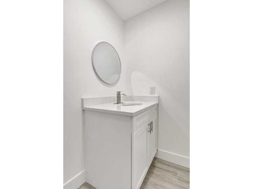 Beautifully updated 2-bedroom, 2-bathroom residence renovated in - photo 20
