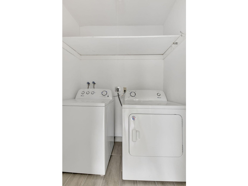 Beautifully updated 2-bedroom, 2-bathroom residence renovated in - photo 28