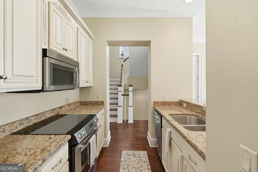 Welcome to 114 Riverfront Circle-an exceptional, fully furnished - photo 17