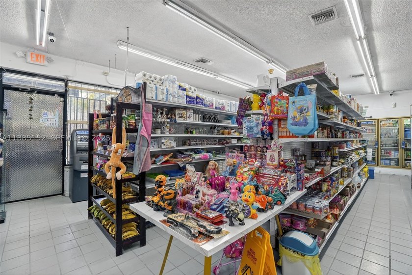 Excellent investment opportunity in an established business with - photo 2