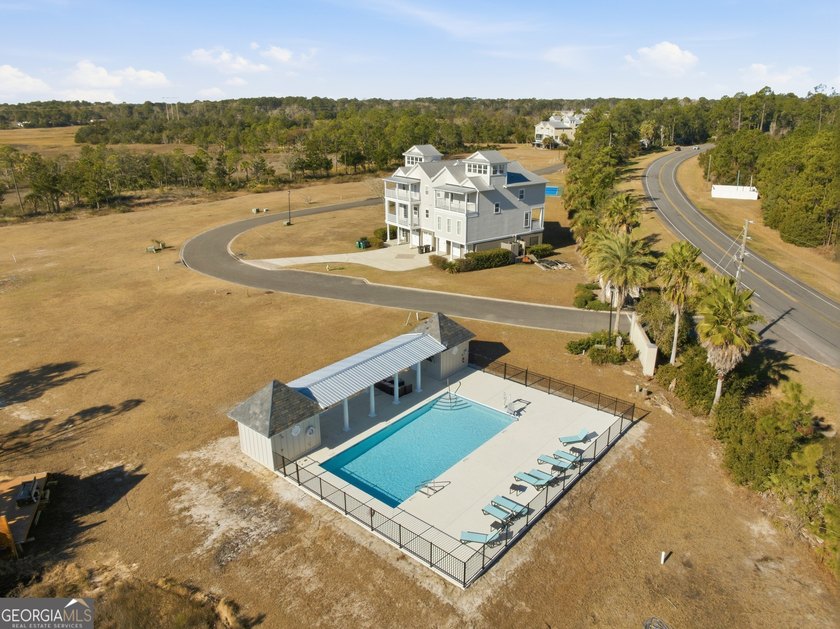 Welcome to 114 Riverfront Circle-an exceptional, fully furnished - photo 35