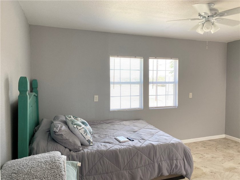 Occupied property on a month to month lease but can do an - photo 11