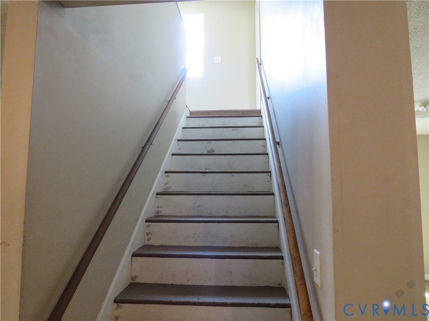 This 2-story, 3-4-bedroom 3 full bath house is a wonderful Handy - photo 11