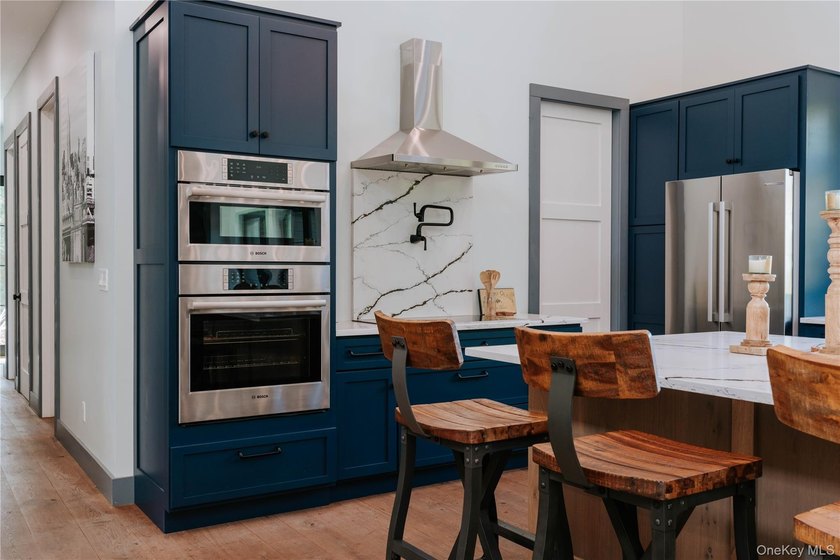 Presenting a freshly constructed modern farmhouse masterpiece - photo 15