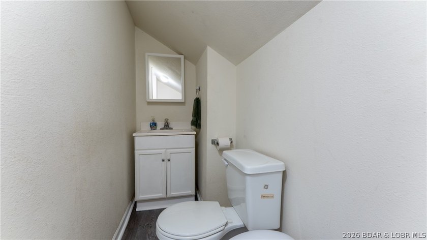 UPDATED &amp; MOVE-IN READY! Live the Lake Life You've Always - photo 16