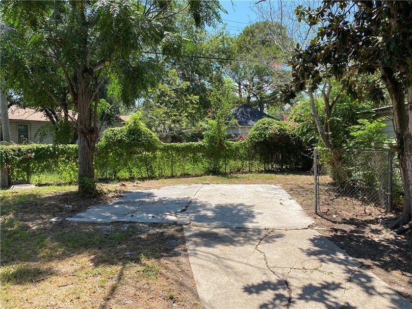 Occupied property on a month to month lease but can do an - photo 17