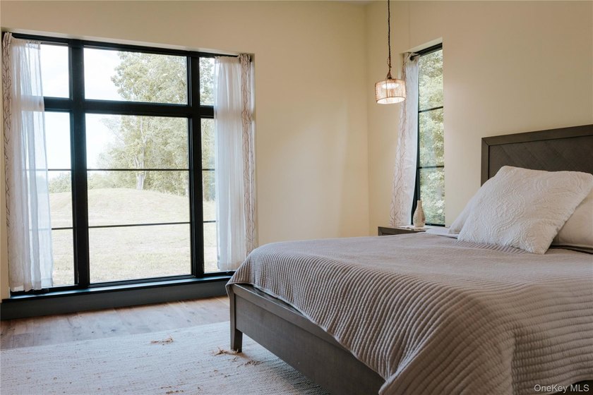 Presenting a freshly constructed modern farmhouse masterpiece - photo 19