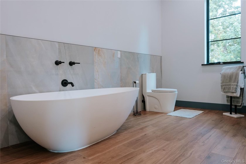 Presenting a freshly constructed modern farmhouse masterpiece - photo 22
