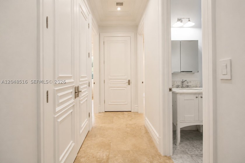 Welcome to this exceptional two-story home featuring 4 spacious - photo 25