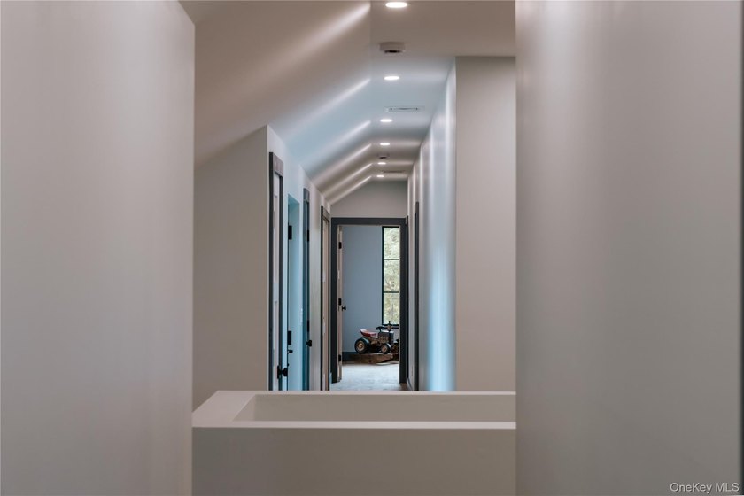 Presenting a freshly constructed modern farmhouse masterpiece - photo 29