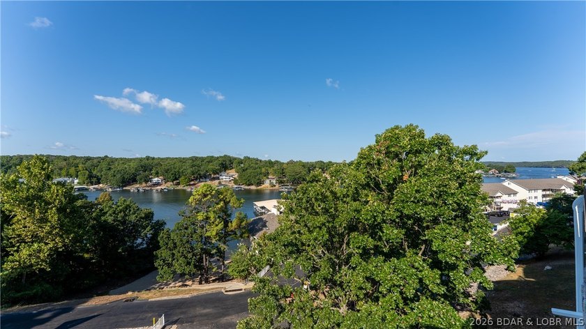 UPDATED &amp; MOVE-IN READY! Live the Lake Life You've Always - photo 30