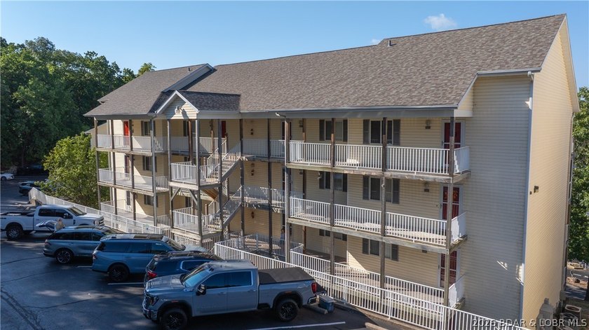 UPDATED &amp; MOVE-IN READY! Live the Lake Life You've Always - photo 31
