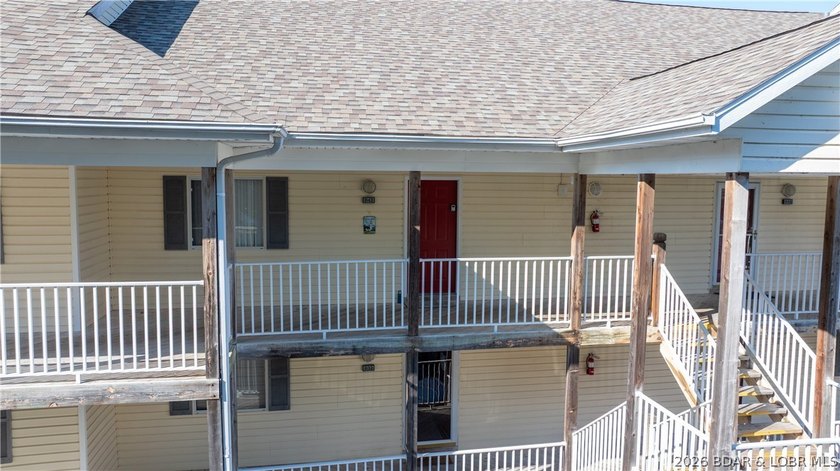 UPDATED &amp; MOVE-IN READY! Live the Lake Life You've Always - photo 32