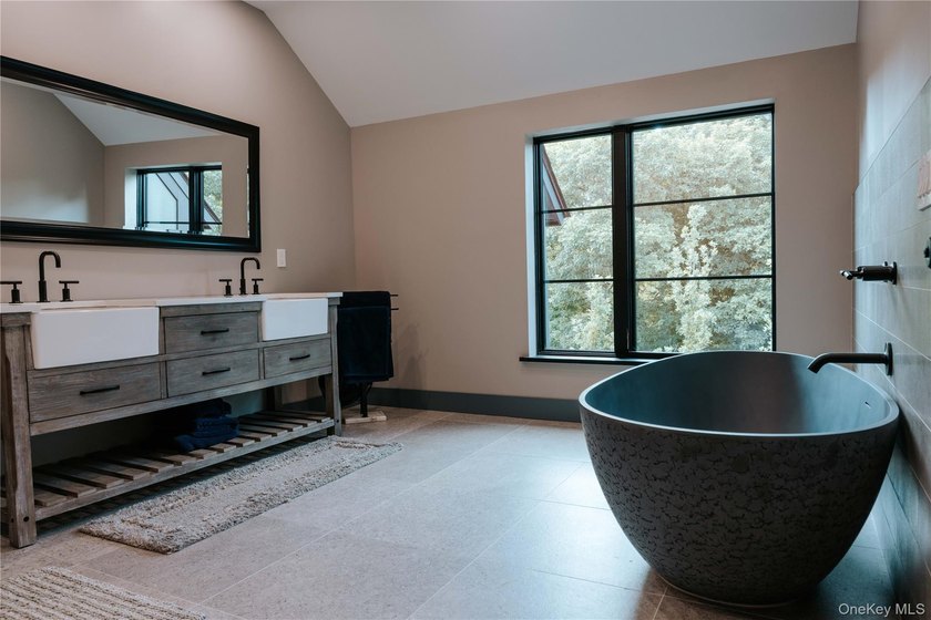 Presenting a freshly constructed modern farmhouse masterpiece - photo 33