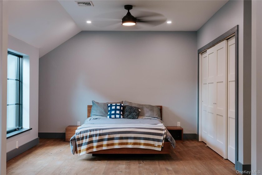 Presenting a freshly constructed modern farmhouse masterpiece - photo 34