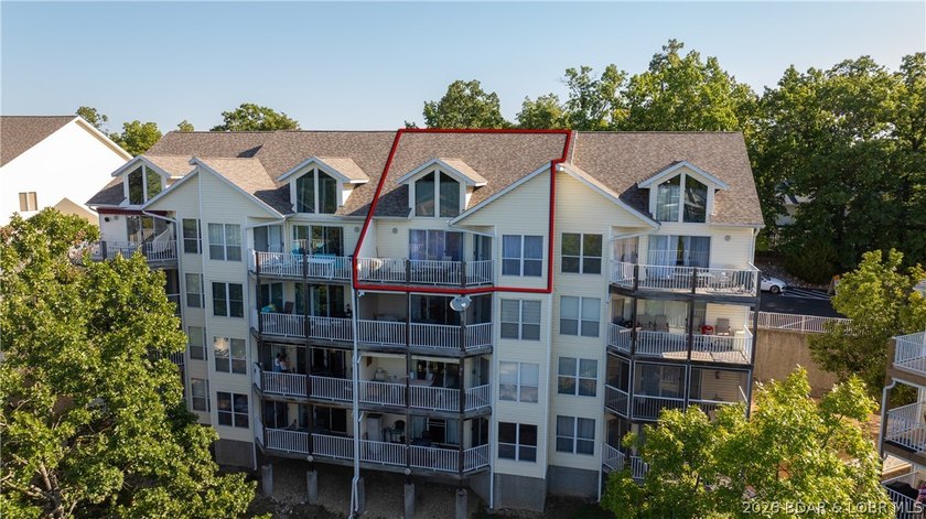 UPDATED &amp; MOVE-IN READY! Live the Lake Life You've Always - photo 35