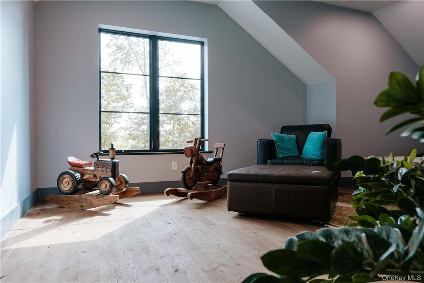Presenting a freshly constructed modern farmhouse masterpiece - photo 36
