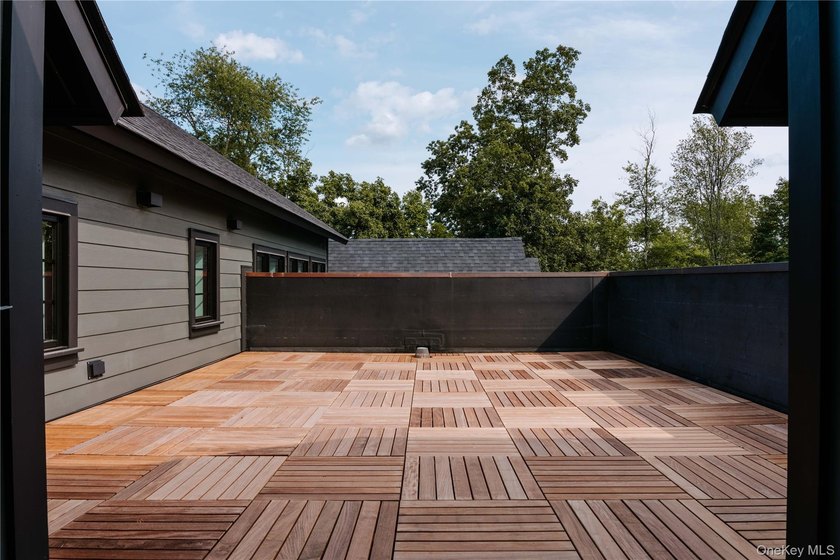 Presenting a freshly constructed modern farmhouse masterpiece - photo 38