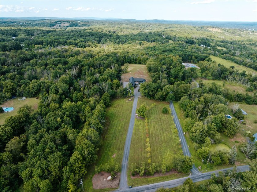 Presenting a freshly constructed modern farmhouse masterpiece - photo 49