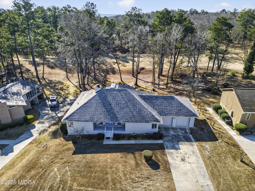Beautiful all-brick home on the 2nd fairway! This 3-bedroom - photo 2