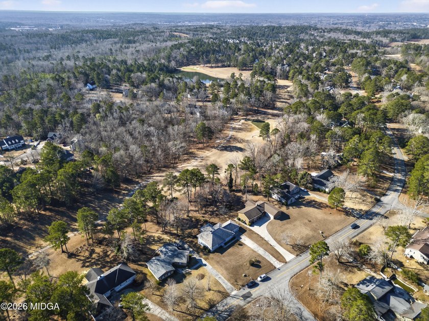 Beautiful all-brick home on the 2nd fairway! This 3-bedroom - photo 4
