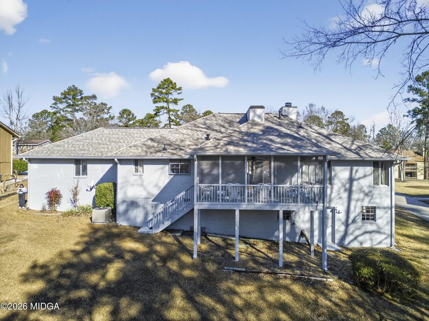 Beautiful all-brick home on the 2nd fairway! This 3-bedroom - photo 8