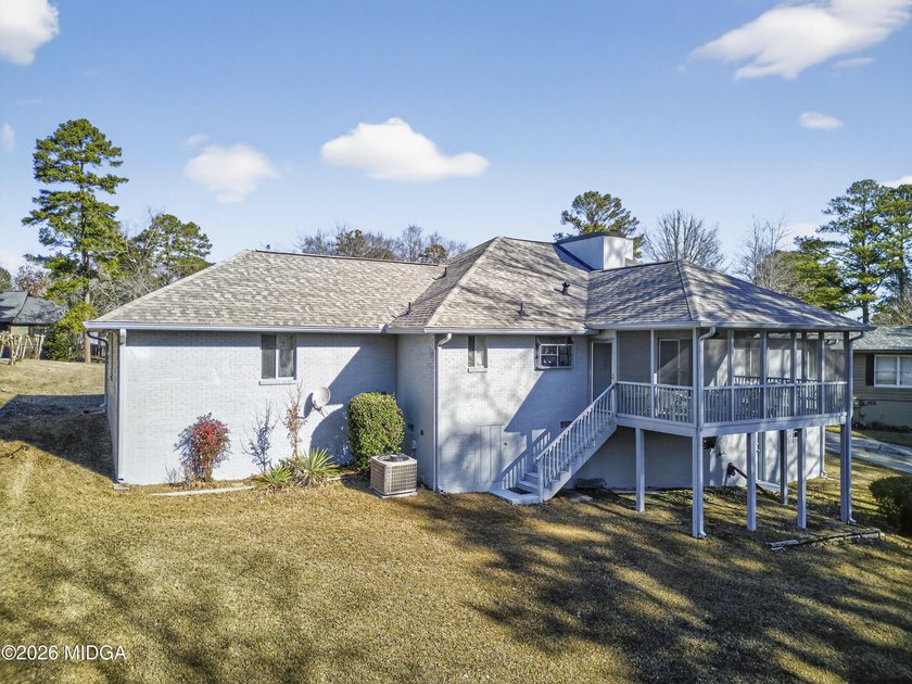 Beautiful all-brick home on the 2nd fairway! This 3-bedroom - photo 9