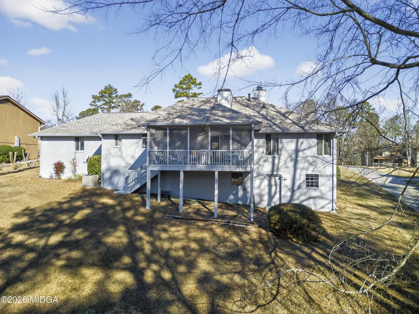 Beautiful all-brick home on the 2nd fairway! This 3-bedroom - photo 10