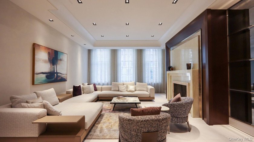 This exceptional over 20-foot-wide townhouse is discreetly - photo 2