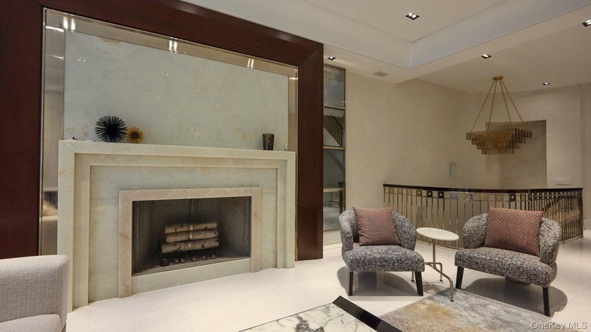 This exceptional over 20-foot-wide townhouse is discreetly - photo 4