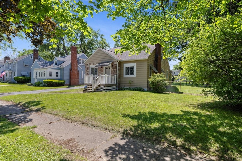 Long-term owner for over 56 years! This charming home is ideally - photo 4