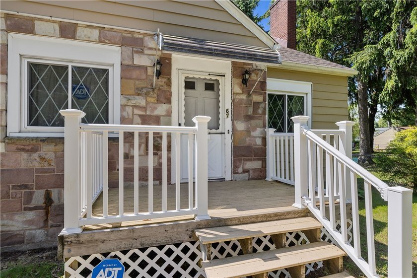 Long-term owner for over 56 years! This charming home is ideally - photo 5