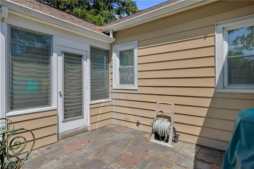 Long-term owner for over 56 years! This charming home is ideally - photo 9