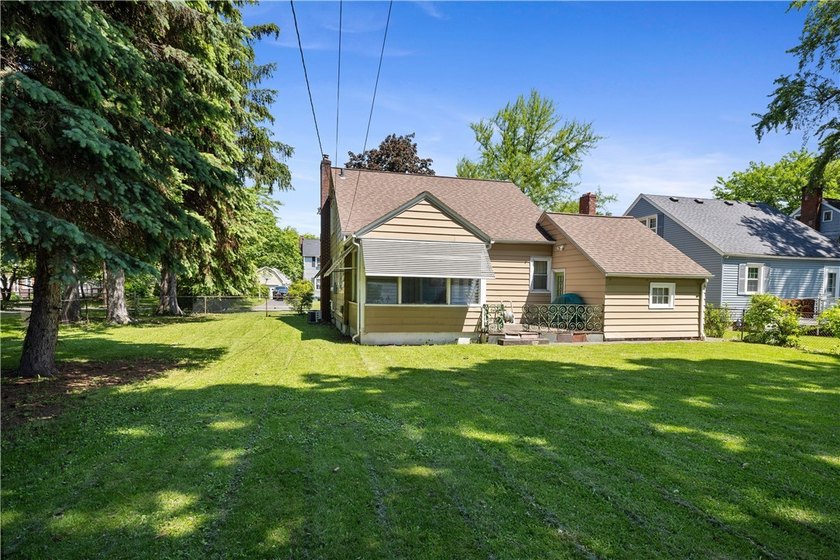 Long-term owner for over 56 years! This charming home is ideally - photo 10
