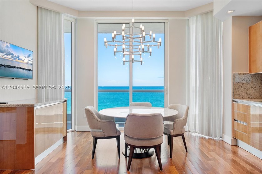 Turnkey, professionally designed 2-bedroom + den, 2.5-bath - photo 14