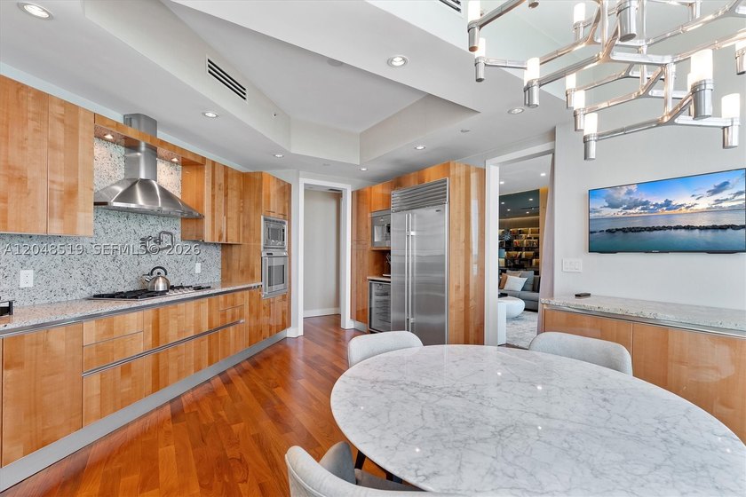 Turnkey, professionally designed 2-bedroom + den, 2.5-bath - photo 19