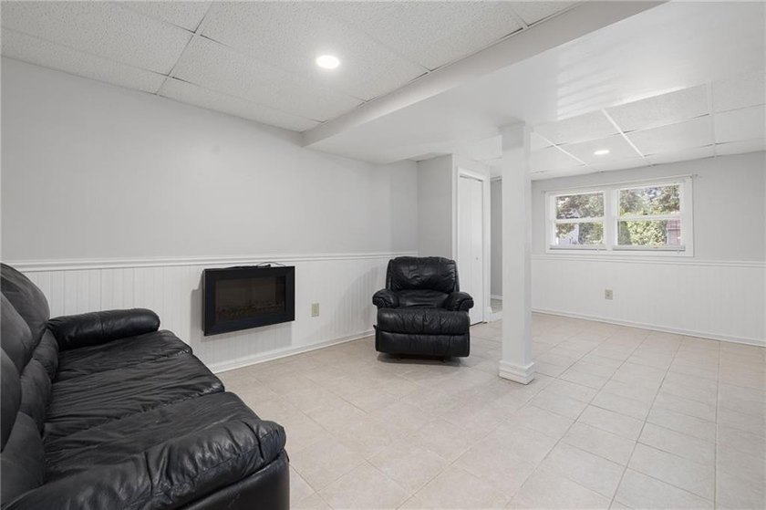 Expandable 2/3 Bedroom Raised Ranch home in Pettaquamscutt Lake - photo 27