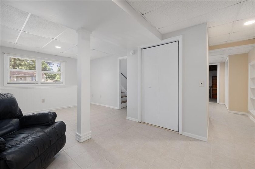 Expandable 2/3 Bedroom Raised Ranch home in Pettaquamscutt Lake - photo 28