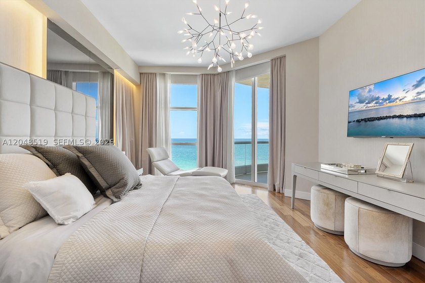 Turnkey, professionally designed 2-bedroom + den, 2.5-bath - photo 29