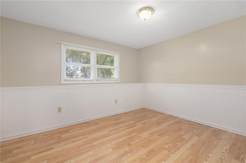 Expandable 2/3 Bedroom Raised Ranch home in Pettaquamscutt Lake - photo 30