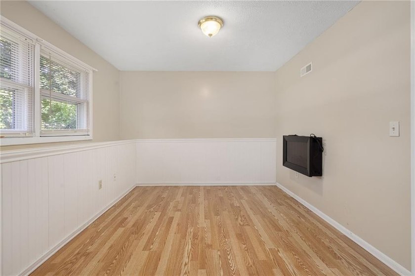 Expandable 2/3 Bedroom Raised Ranch home in Pettaquamscutt Lake - photo 31