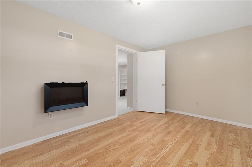 Expandable 2/3 Bedroom Raised Ranch home in Pettaquamscutt Lake - photo 32
